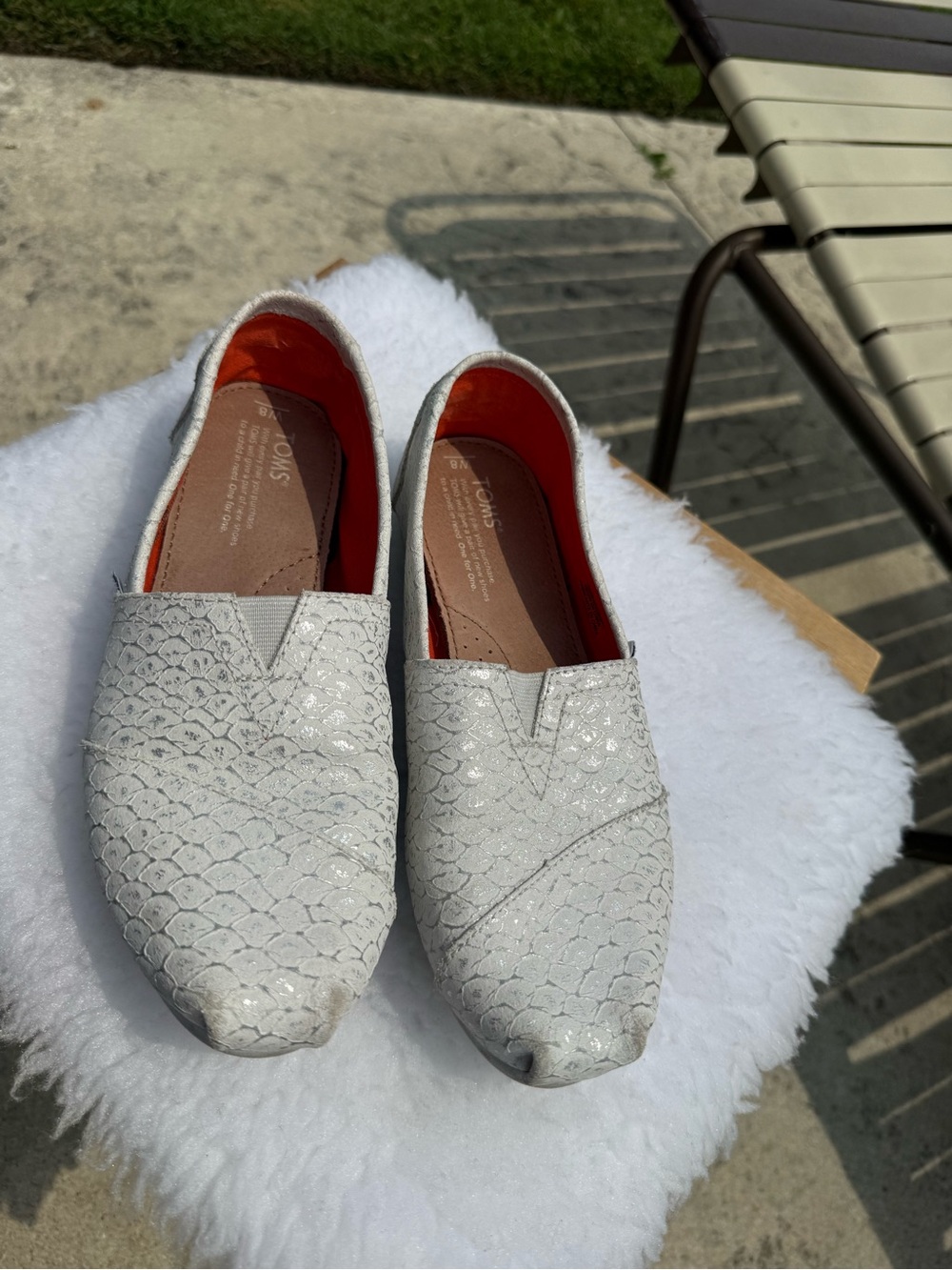 GUC Tom‘s White (w Silver Interwoven Faux Snakeskin Pattern)